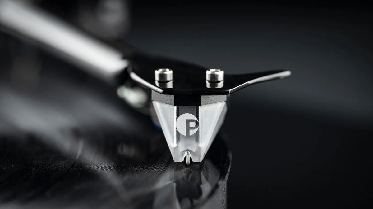 Pro-Ject - Debut PRO B Balanced Hi-Fi Turntable